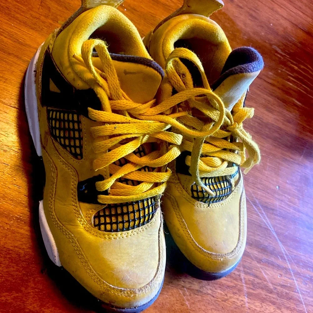 Kids 13c Used but good condition Nike‎ Jordan Lightning 4